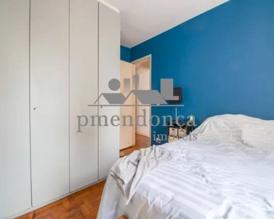 Imagem Apartamento com living para 02 ambientes, piso de tacos, bem distribuído, 03 dormitórios, banheiro...