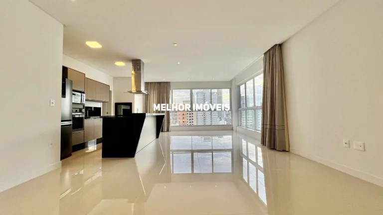 Imagem Apartamento á venda com 3 suítes e 3 vagas localizado no centro de Balneário Camboriú