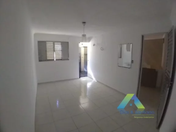 Imagem Lindo sobrado com excelente localização em bairro tranquilo de fácil acesso a comercios e principais avenidas com excelente valor !