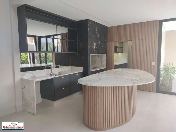 Imagem Belíssimo Sobrado em Condomínio à venda, Alphaville 3, com 3 Suítes, 270m2 de Área