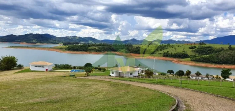 Imagem Mansão à Venda na Beira da Represa de Piracaia – Exclusividade e Sofisticaç