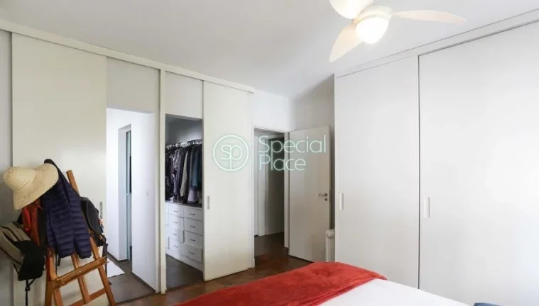 Imagem Apartamento com 162m², duas suítes, sendo uma máster com closet, hall, lavabo, sala de televisão...