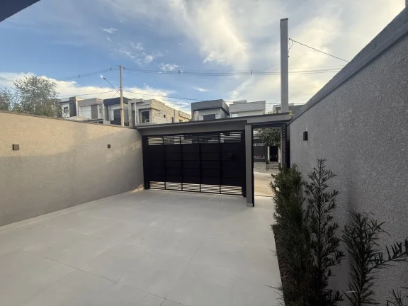 Imagem Casa a Venda com 3 Suítes e Piscina - Muito Conforto!