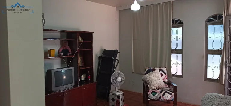 Imagem CASA COM 2 QUARTOS COM KITNET NOS FUNDO, NO BAIRRO 3 BANDEIRA