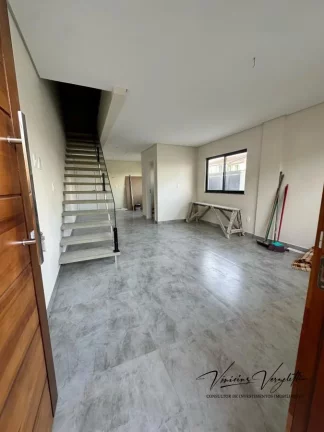 Imagem Casa / Sobrado para Venda em Camboriú / SC no bairro Santa Regina