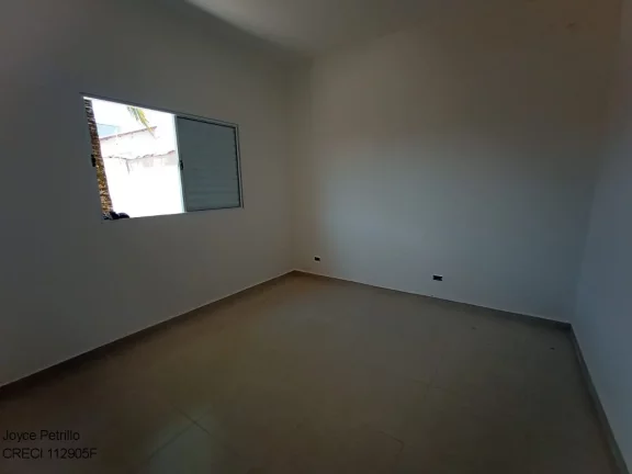 Imagem Vende-se Casa NOVA a 2100m da Praia em Peruíbe.