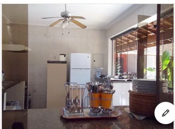 Imagem Casa para Temporada em Ubatuba / SP no bairro Lázaro (Praia Domingos Dias)