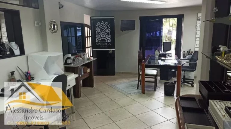 Imagem Vendo casa de alto padrão com piscina e sauna no Centro de Friburgo