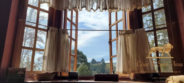 Imagem Oportunidade, Belíssima casa em meio ao verde de Campos do Jordão/SP