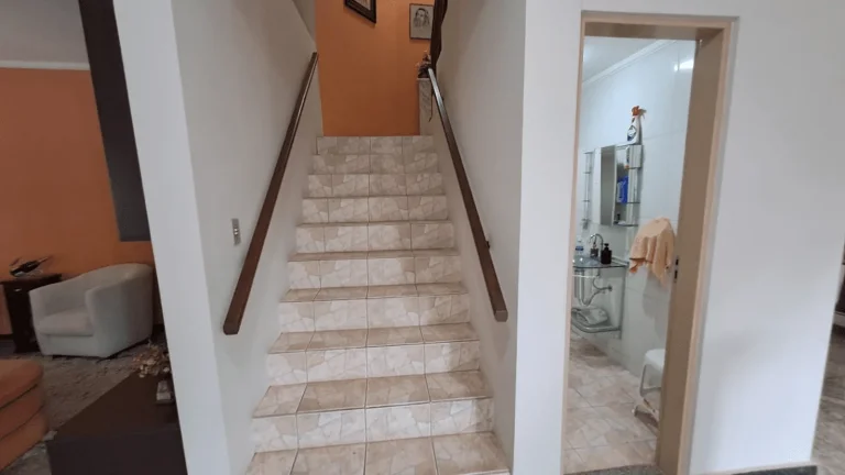 Imagem Sobrado à venda - Área ùtil 280 m2 com 3 dormitórios sendo 1 suíte - 3 vagas - Loteamento Champs Pri