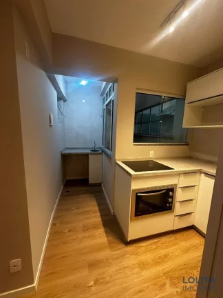Apartamento à venda, de 2 quartos no Centro de Florianópolis.