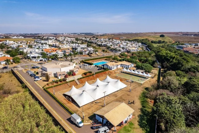 Imagem Oportunidade Imperdível! Sobrado Semiacabado à Venda no Condomínio Terras do Cancioneiro

Está p...