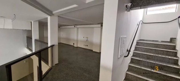 Imagem Prédio comercial para locação na Rua Pio XI São Paulo SP com 942m², 3 pavimentos e 12 vagas de garagem