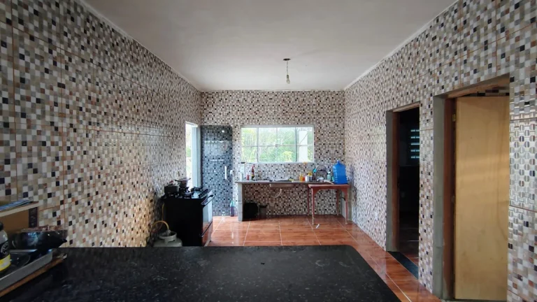 Imagem Imóvel para Venda em Araçoiaba da Serra-SP: Casa com 3 Quartos, 2 Salas, 1 Banheiro, 3 Vagas de Garagem, 1.080,00m² de Área no Bairro Cercado.