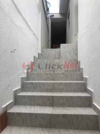Imagem Casa recém reformada localizada no bairro Jardim Alvorada, Santo André com 4 dormitórios, sendo 1 suíte, 1 vaga e uma edícula, 138,98m².