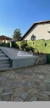 Imagem Casa com Piscina e Churrasqueira no CENTRO de Rifaina