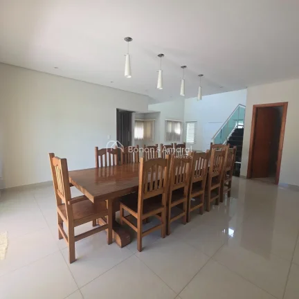 Imagem Este elegante sobrado de alto padrão impressiona desde o primeiro olhar, com fachada de arquitetura...
