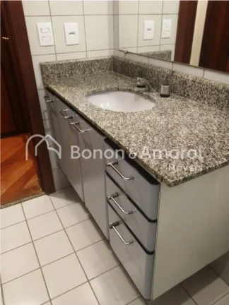 Imagem Espaçoso e arejado apartamento, com área de 110 m². O imóvel possui
3 quartos com armários, 1 s...