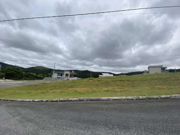Imagem Lote de esquina 475m2 em Condomínio de Alto Padrão – Segurança e Lazer Completo
