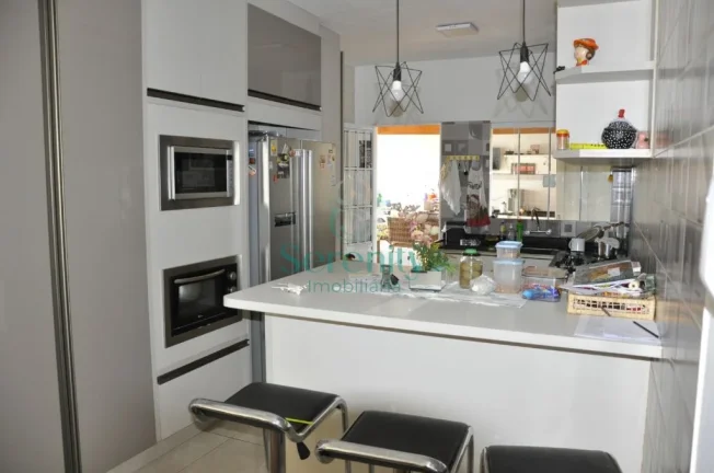 Imagem Excelente Casa à Venda no Coliseu em Londrina - 3 dormitórios - 2 suítes - Edícula com churrasqueira - R$920.000,00