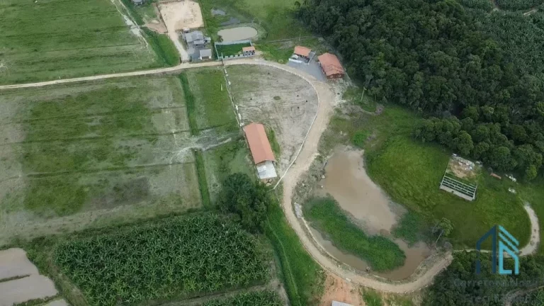 Imagem Sítio/Chácara (Estuda permuta) a venda com casa em Balneário Piçarras SC