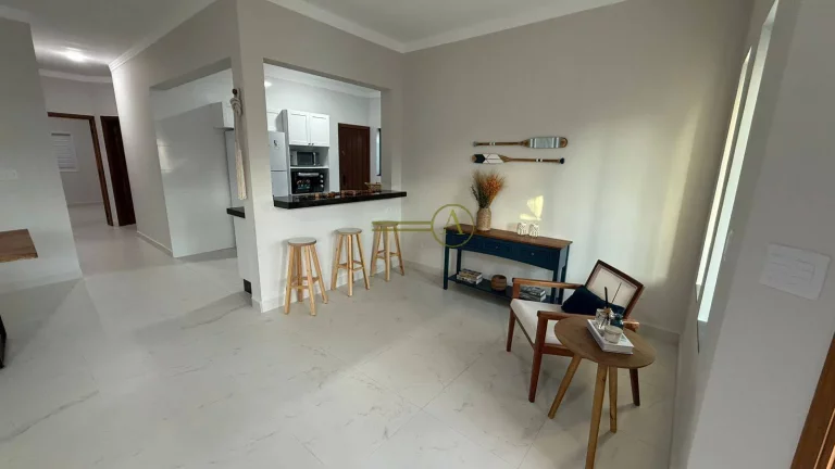 Imagem SOMENTE 200 METROS DA PRAIA - Casa térrea á venda com linda decoração e mar