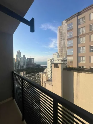 Imagem Apartamento alto padrão com 3 suítes e 3 vagas de garagem - Meia Praia | Itapema/SC