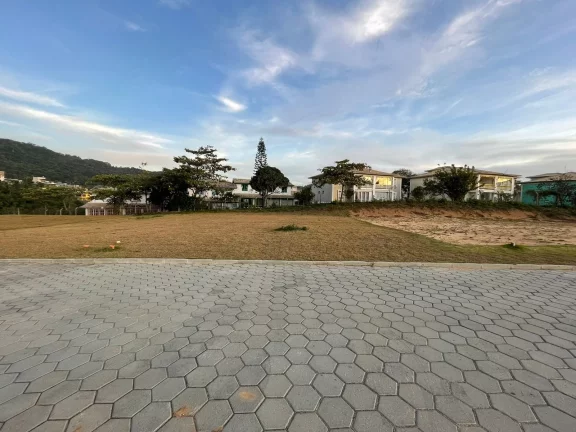 Imagem Terreno à venda no Centro de Garopaba-SC: 360,40 m² de área privilegiada!