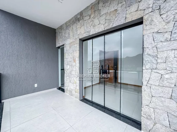 Imagem Casa com 3 dormitórios à venda, 131 m² por R$ 899.000,00 - Golfe - Teresópolis/RJ