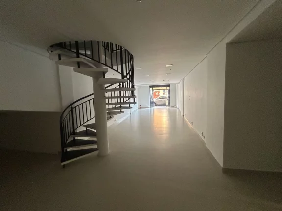 Imagem Loja Comercial – 122m² com Mezanino e Acesso Privilegiado no Centro