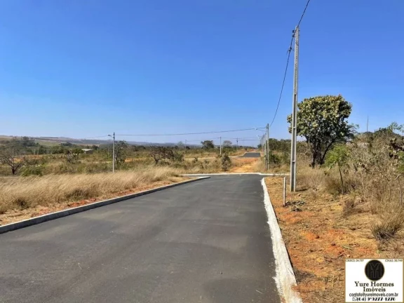 Imagem Lote de Esquina com 346,60 Metros no Loteamento Lagoa Golden
