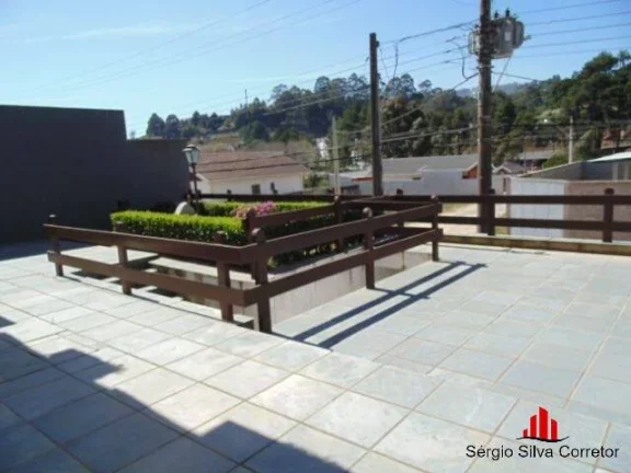 Imagem Casa a venda com 03 quartos na Região do Portal de Campos do Jordão.