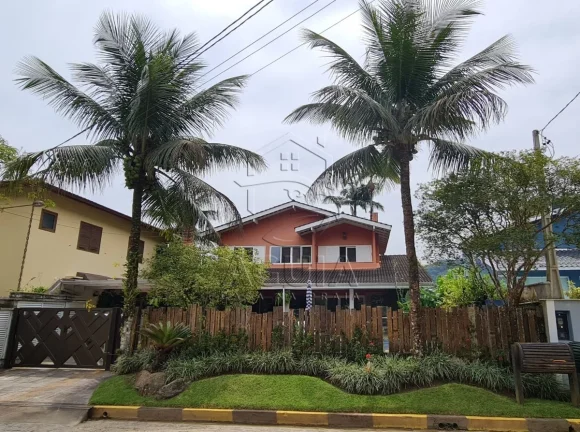 Imagem Casa de condomínio à venda na praia do Lázaro em Ubatuba!