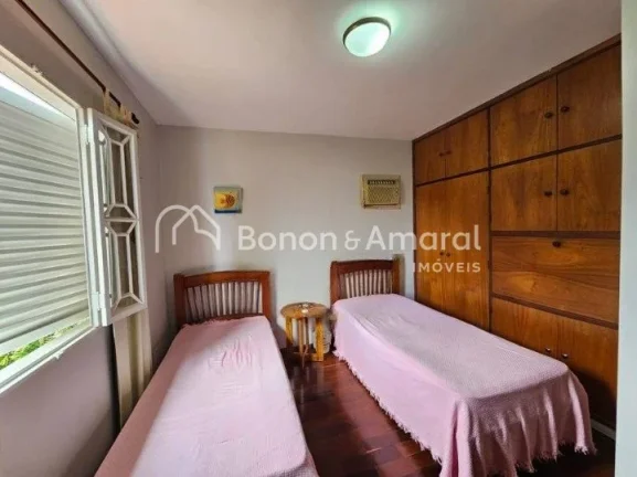 Imagem Excelente casa, espaçosa, construção sólida, com telhado novo, ideal para quem procura conforto ...