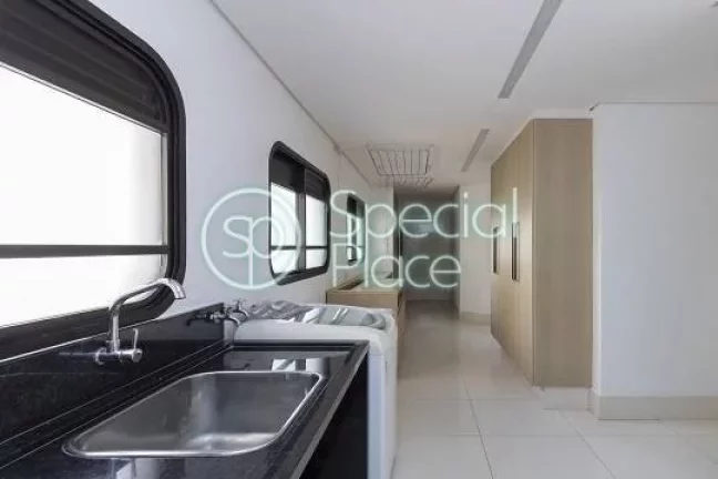 Imagem Lindo apartamento com 293m2 de área privativa, 4 dormitórios ( 2 suítes) e 3 vagas na garagem. Ap...