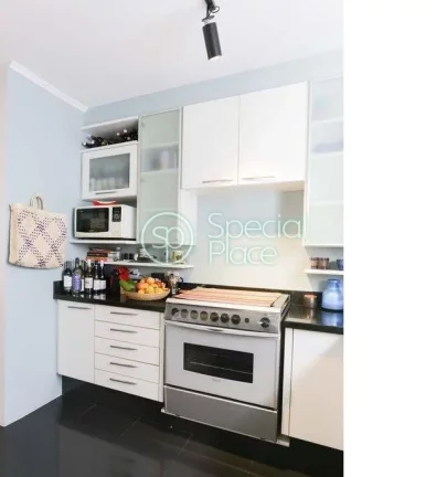 Imagem Apartamento com 162m², duas suítes, sendo uma máster com closet, hall, lavabo, sala de televisão...