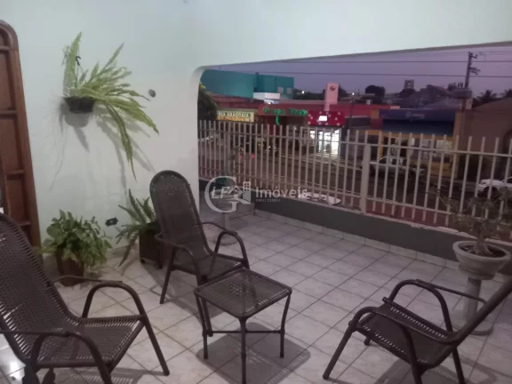 Imagem Imperdível oportunidade: Casa comercial de alto padrão à venda em Coxim-MS, no Centro! 3 quartos, 1 suíte, 1 sala, 5 banheiros, 1 vaga de garagem, 180m² de área.