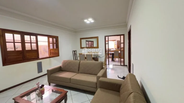 Imagem Casa à venda em Uberaba - 3 dormitórios, suítes, varanda gourmet!