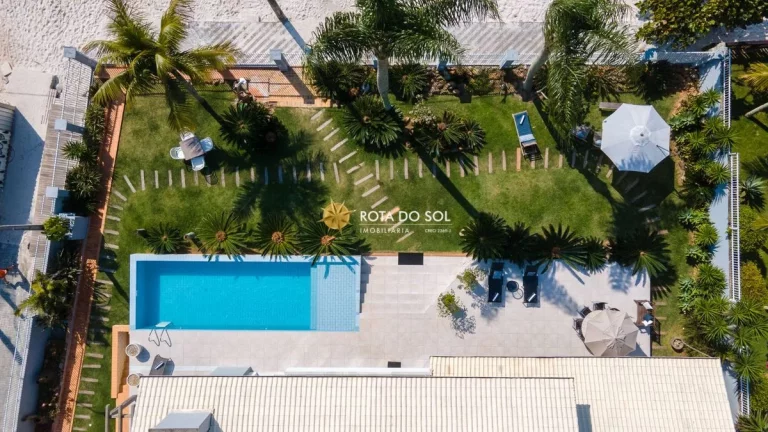Imagem Casa frente mar à venda na praia de Bombinhas SC