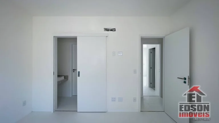 Imagem À venda casa em condomínio com 3 quartos, sendo 1 suíte e 2 demi-suíte