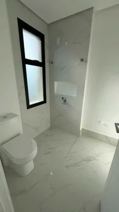 Imagem Apartamento com 4 suítes sendo 1 master e 3 vagas de garagem em Meia Praia - Itapema/SC