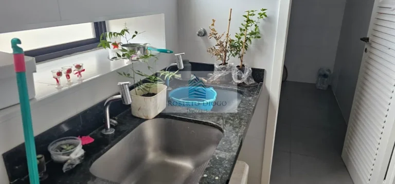 Imagem Apartamento de luxo à venda na Barra da Tijuca, Rio de Janeiro - 4 quartos, 2 suítes, 2 salas, 4 banheiros, 3 vagas de garagem - 304m².