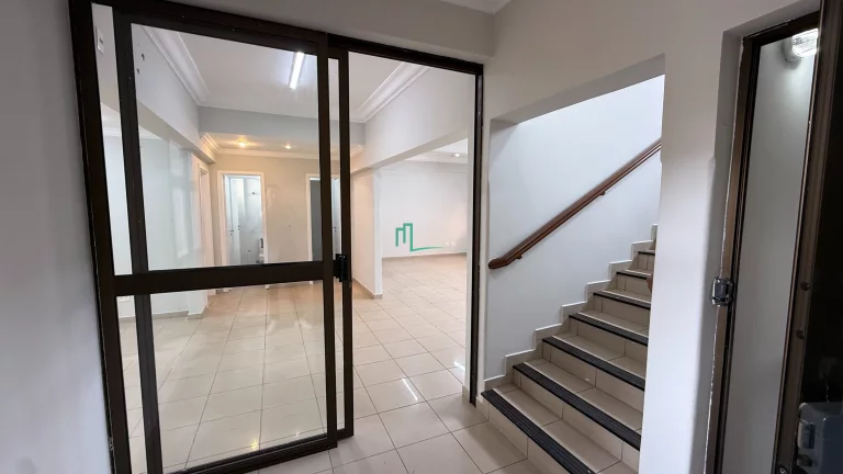 Imagem Excelente sala comercial disponível para locação na rua voluntários da franca ao lado da praça da catedral de Franca/SP