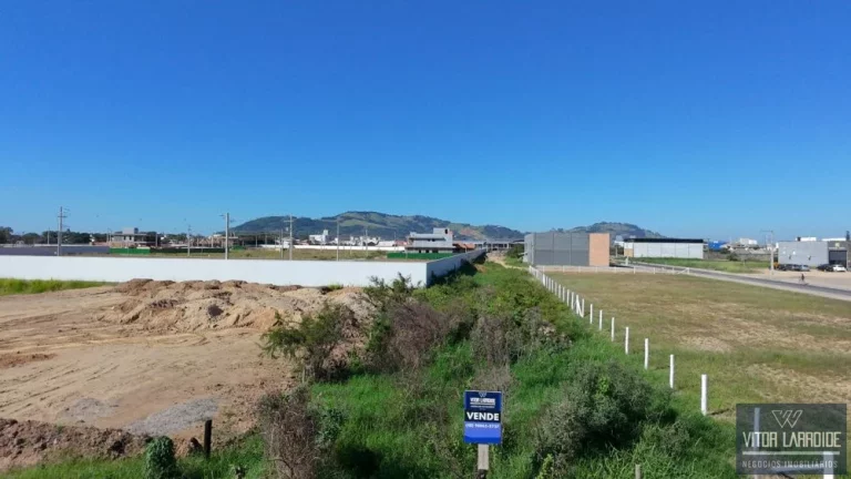 Imagem Terreno de 2.112m² à Venda na Avenida Pedro Zapelini