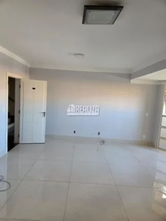 Imagem Apartamento de 3 dormitórios com móveis planejados e piscina no Condomínio Residencial Nas Rocas, bairro Olinda, em Uberaba