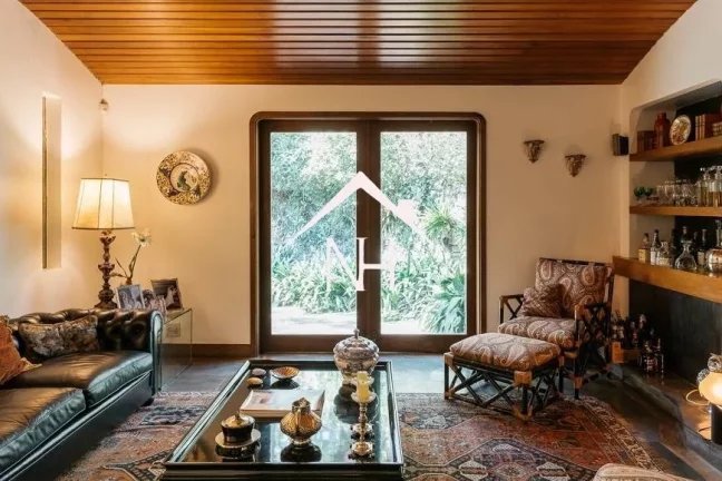 Casa a venda no Butantã com 560m², 5 quartos, 6 vagas, casa com piscina, casa com jardim.