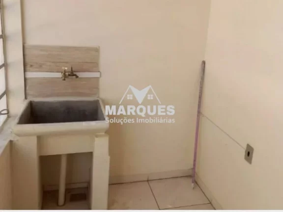 Imagem Casa com 1 Dormitório e 1 Vaga de Garagem