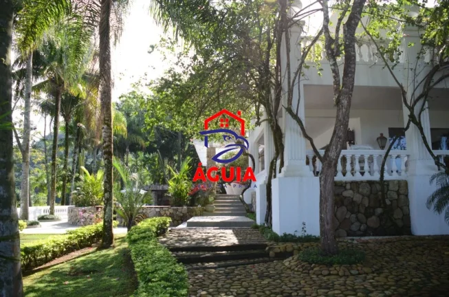 Imagem Belíssima casa em condomínio fechado em meio a Mata Atlântica com vista para o mar!!