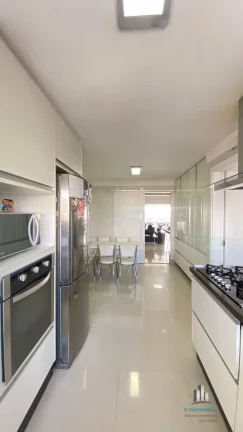 Imagem Belíssimo Apartamento de 213 metros com 4 Dormitórios sendo 2 Suítes e 3 Vagas