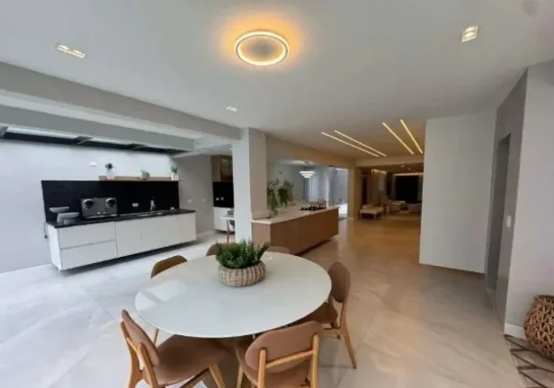 Imagem Casa para Venda em Praia Grande, Canto do Forte, 3 dormitórios, 3 suítes, 2 banheiros, 5 vagas
